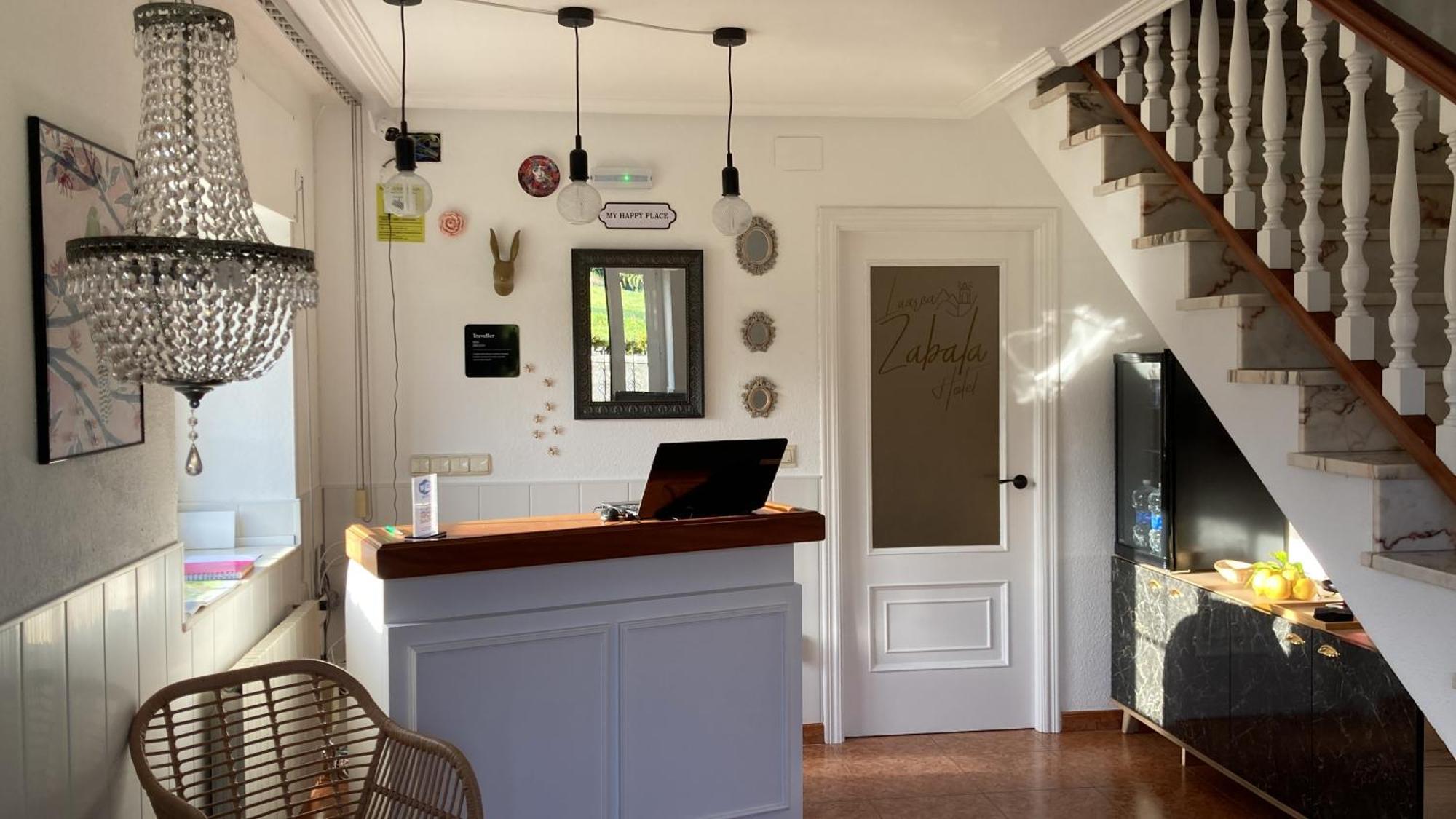 Luarca Zabala Hotel Almuna Luaran gambar